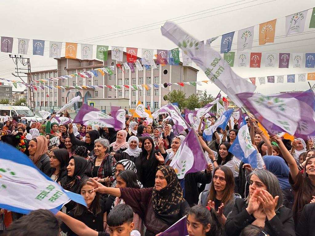 Yeşil Sol Partililer boş durmuyor