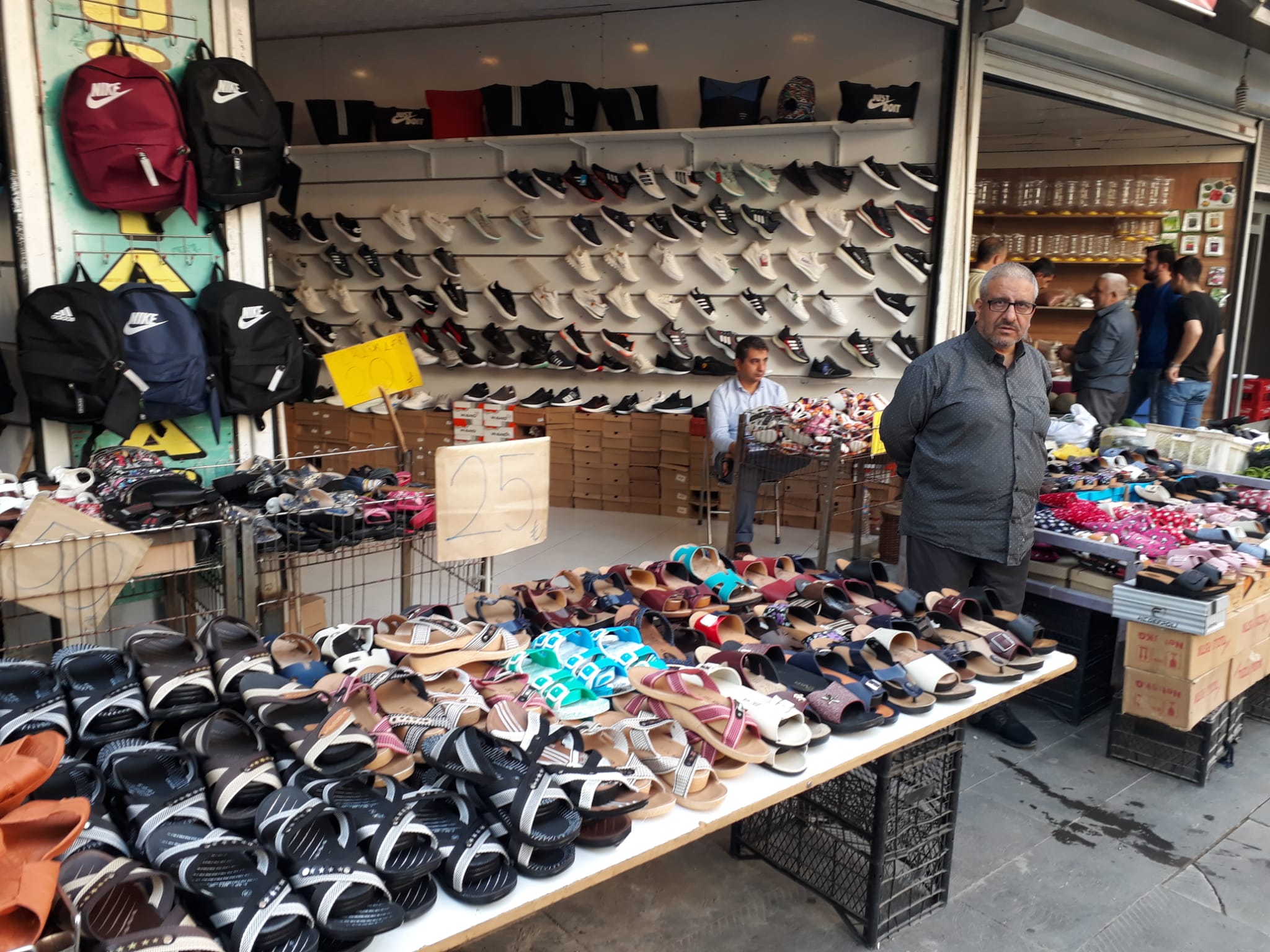 30 Yıldır ayakkabı satıyor