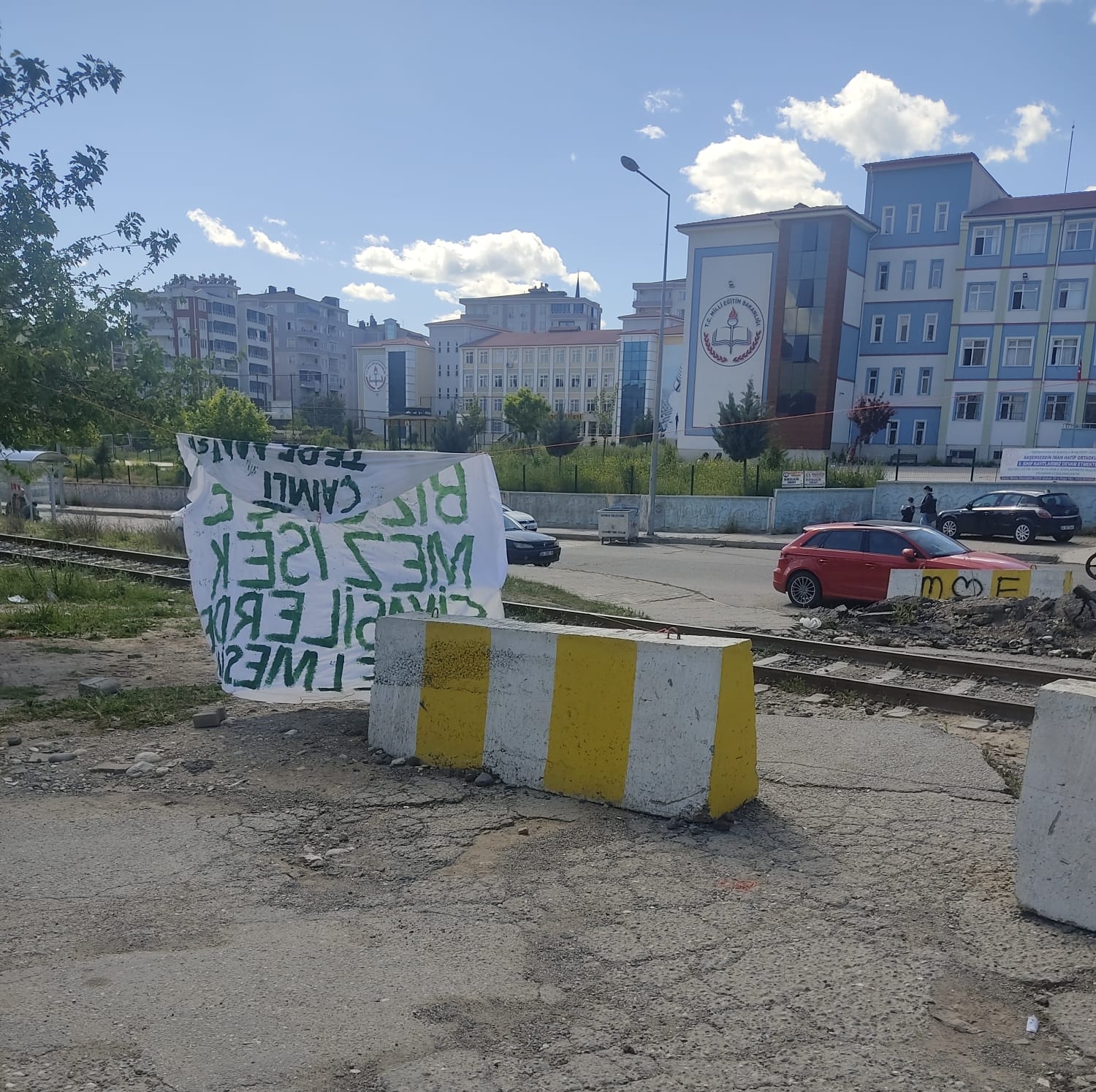 “Biz geçemez isek siyasilerde gelmesin”