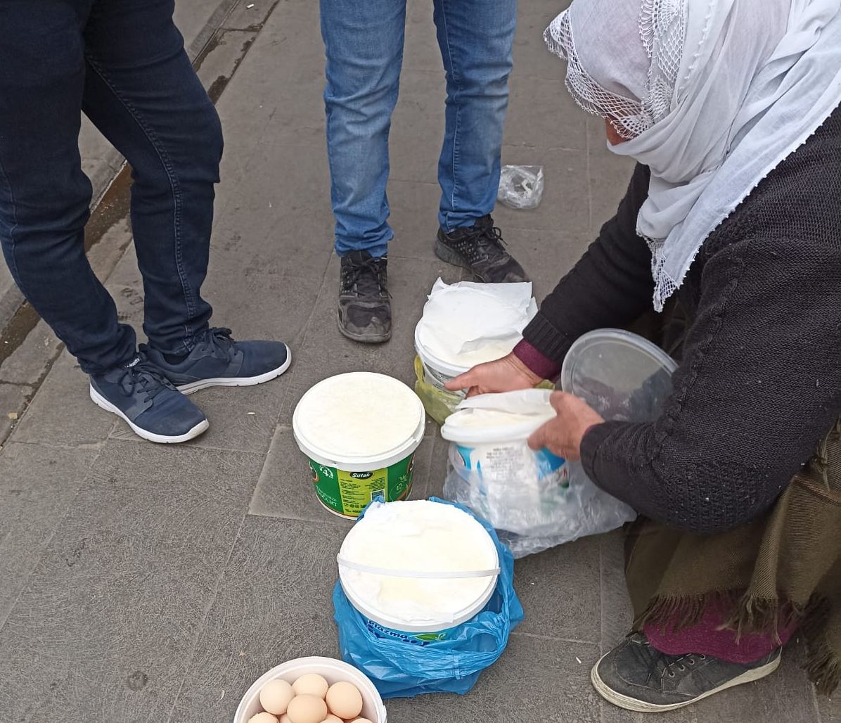 Emekçi kadınlar halk pazarında