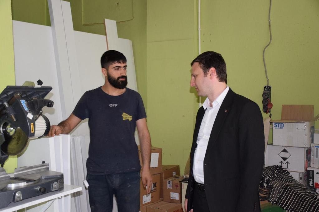 Esnafın sorunlarını dinledi