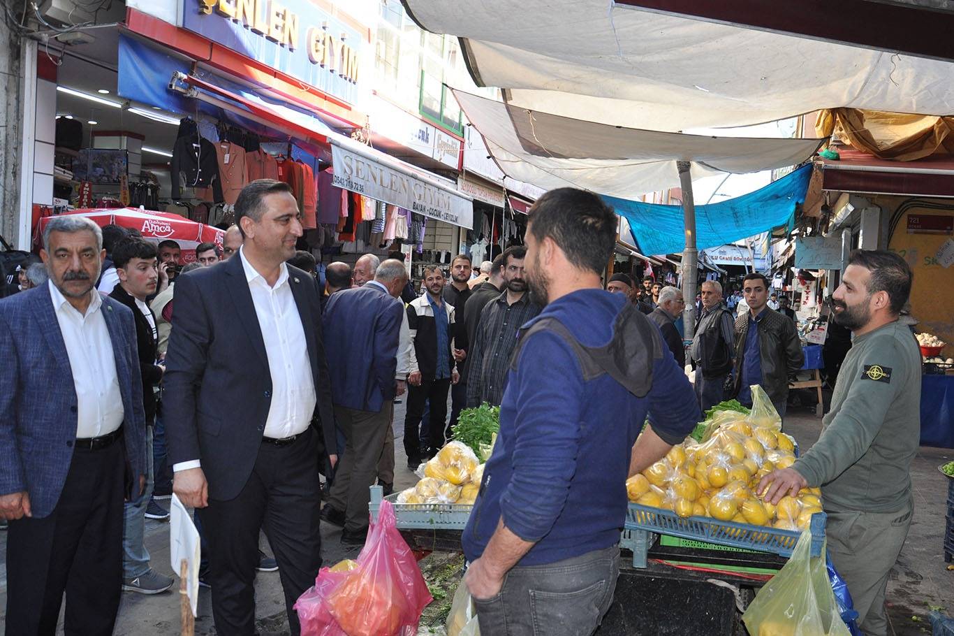 Esnafın sorunlarını dinledi