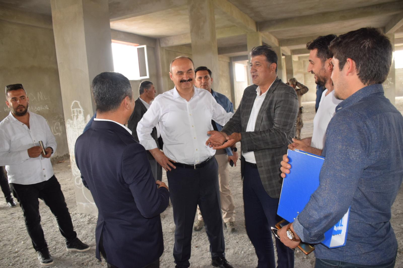 Kozluk’taki yatırımları yerinde inceledi