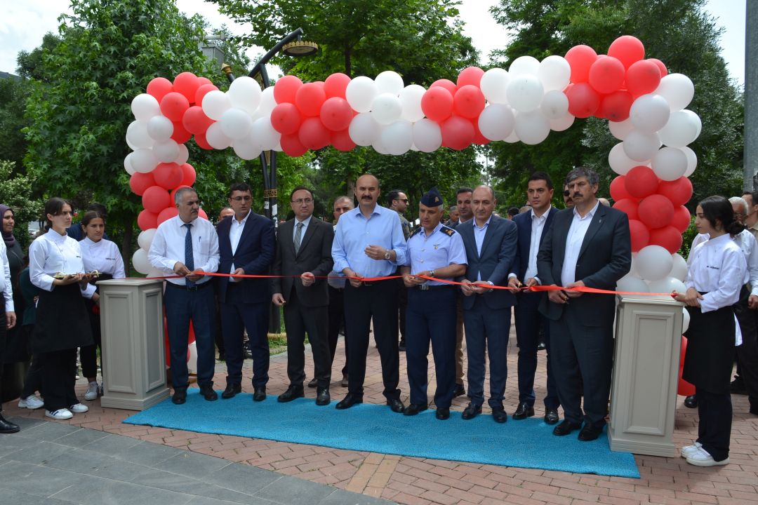 Mesleki eğitim fuarı açıldı