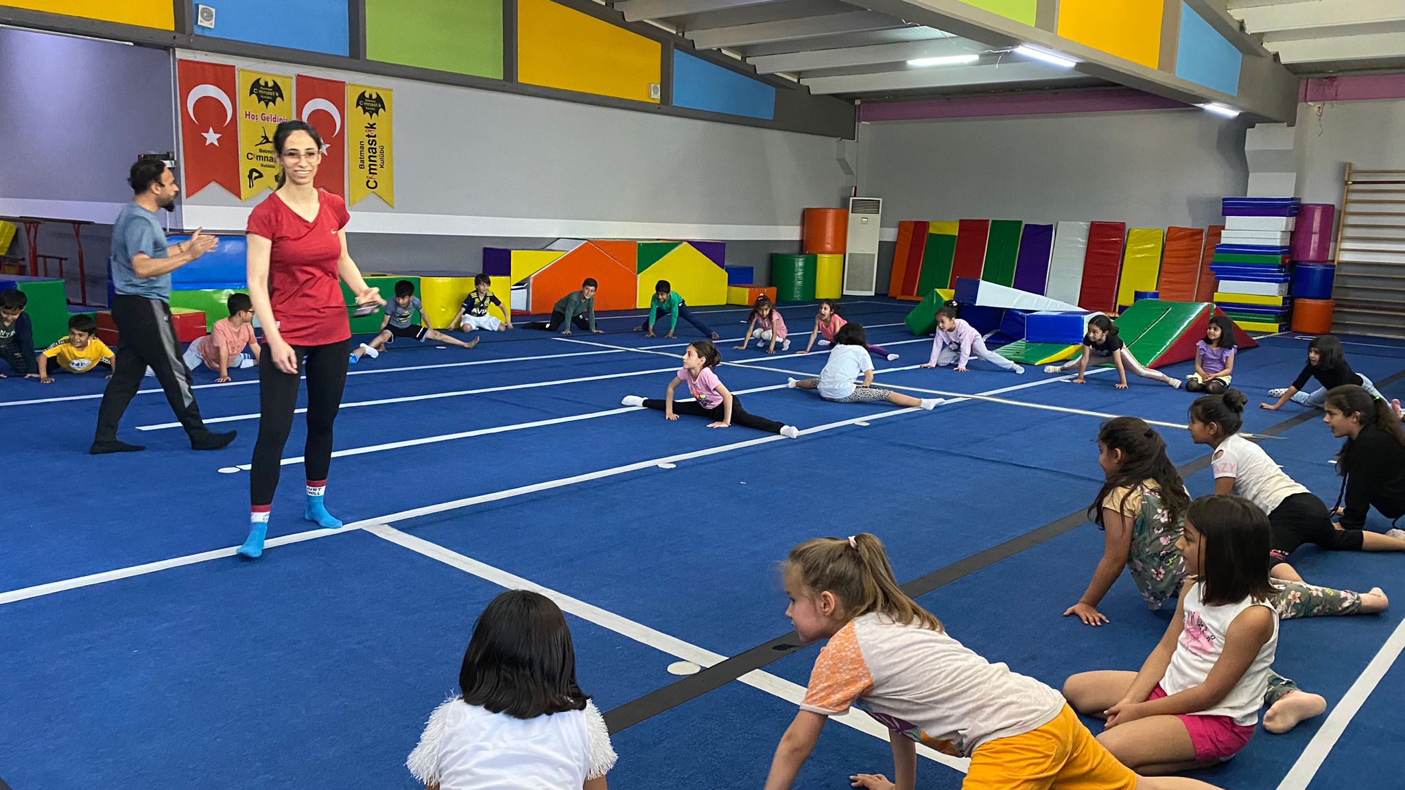 Minik öğrencilerin jimnastik keyfi