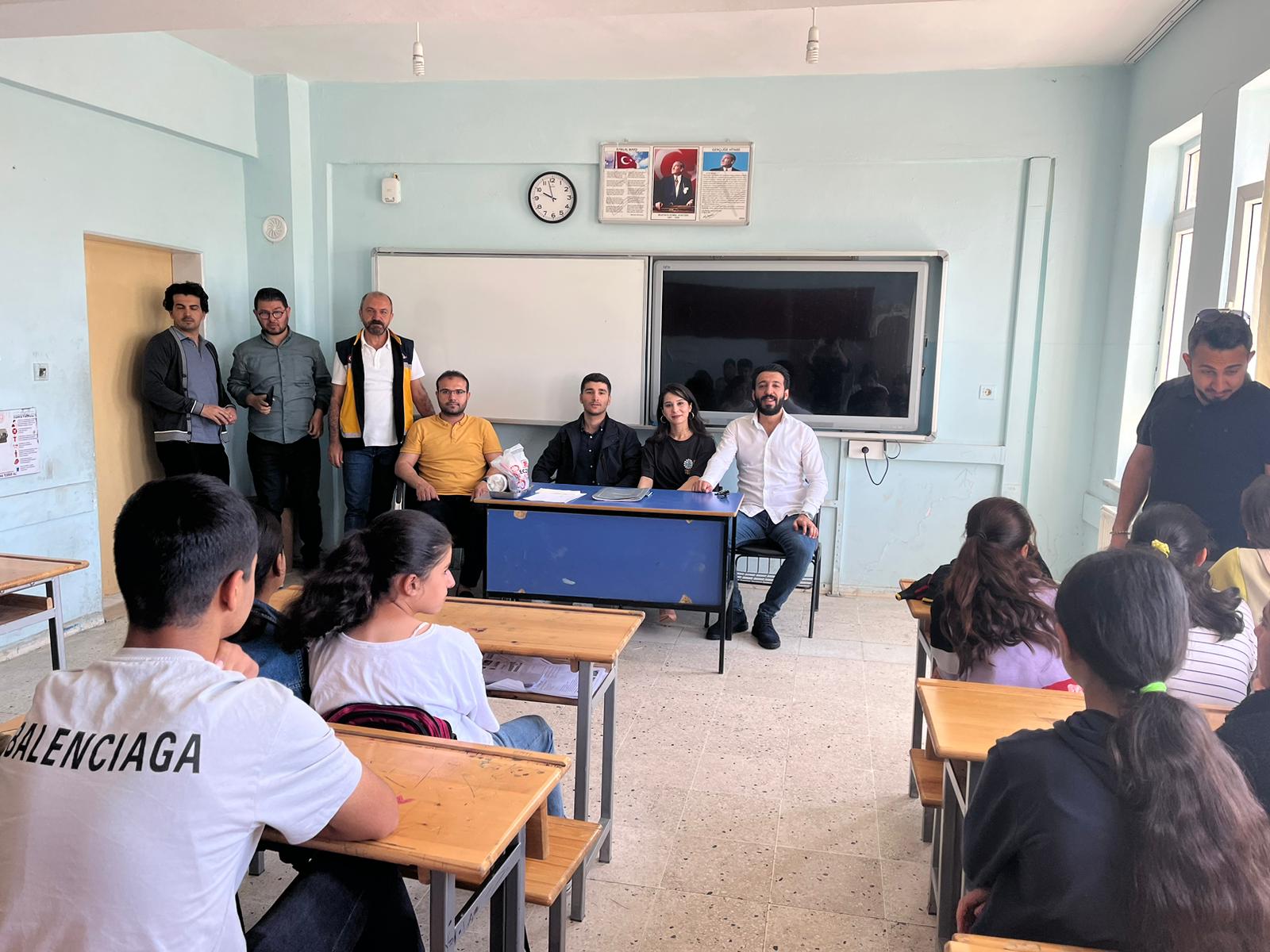 Öğrencileri bilgilendirdiler