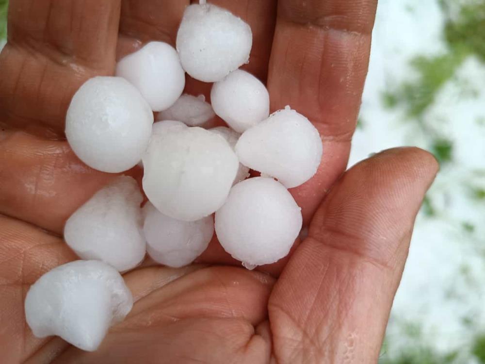 Sağanak yağış ve dolu etkili oldu