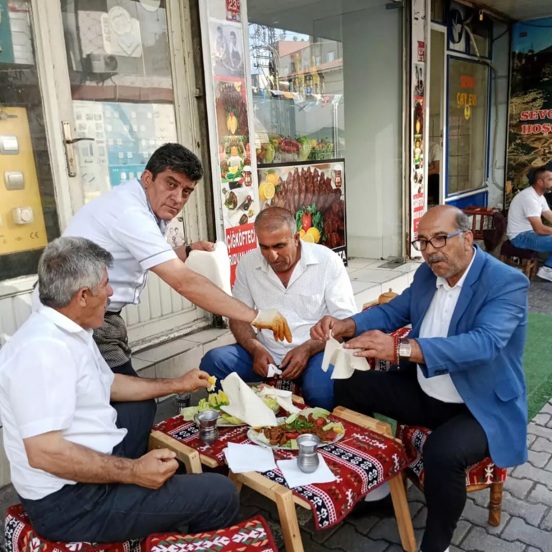 Vatandaşlardan çiğköfteye yoğun ilgi