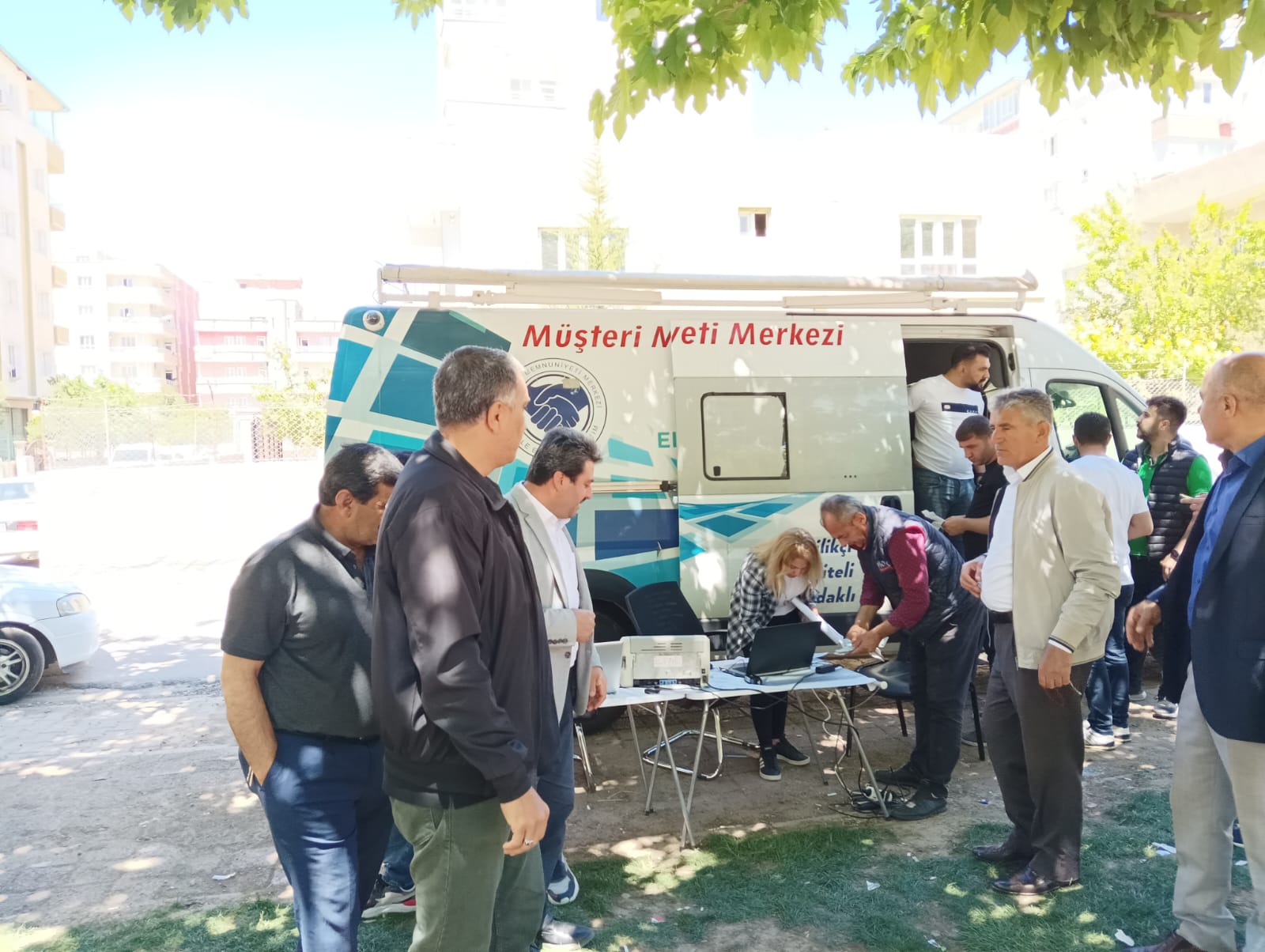 Yüksek voltaj mahalleliyi mağdur etti