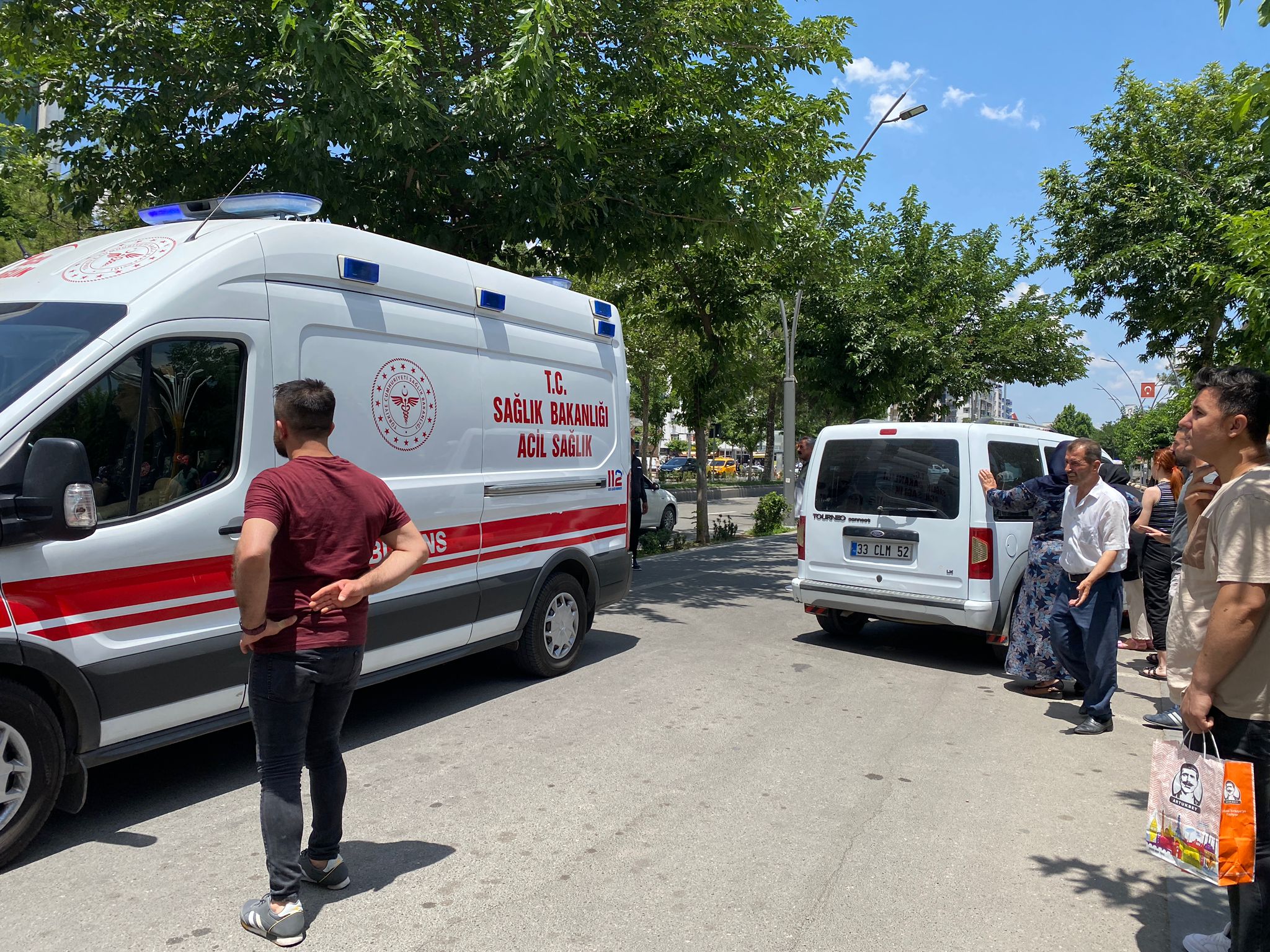 ARACIN ÇARPTIĞI KIZ, AĞIR YARALANDI 