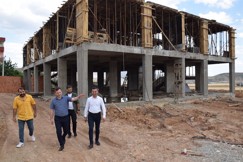 Anaokulu inşaatlarını inceledi