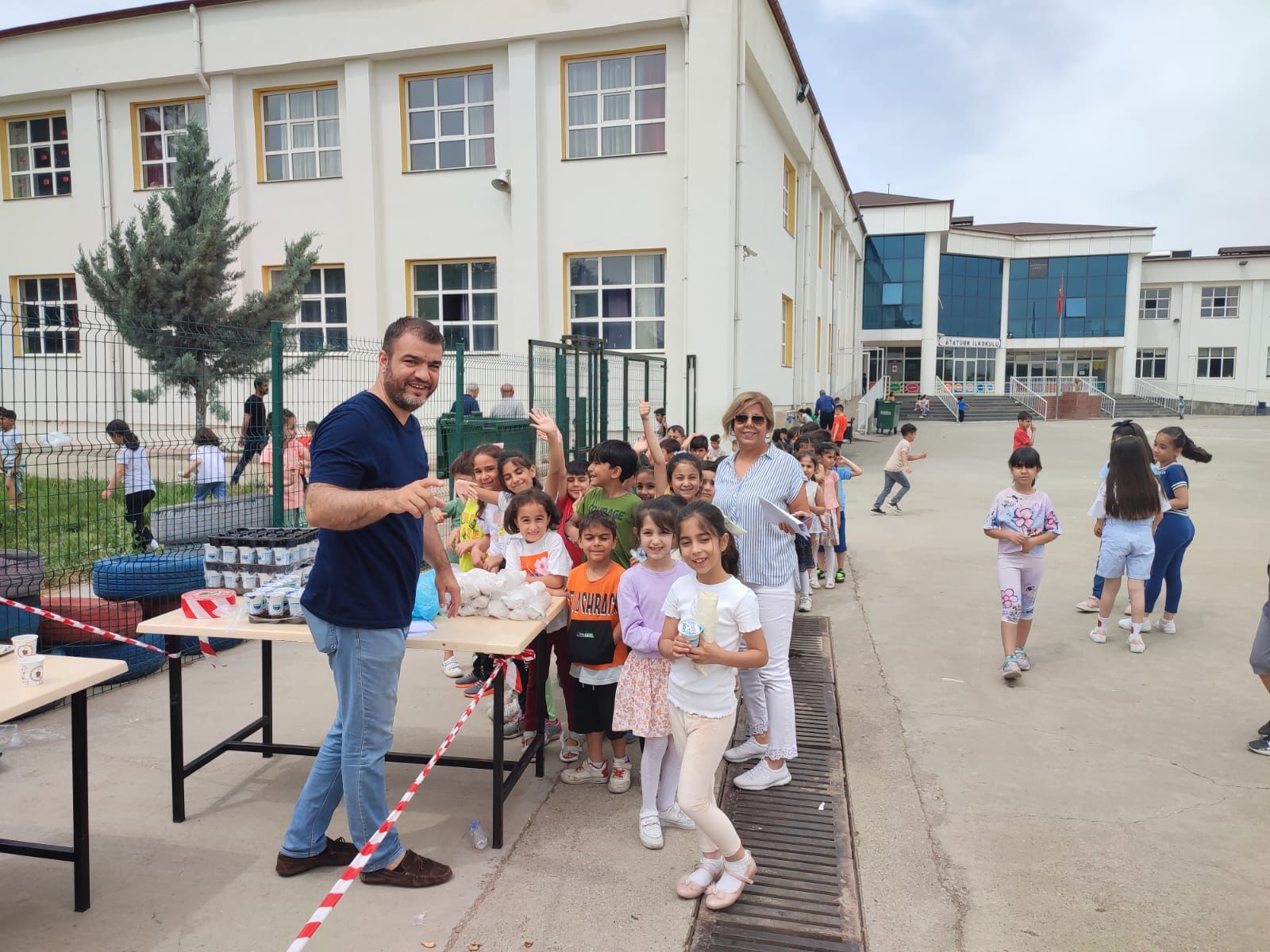 Atatürk ilkokulundan yılsonu şenliği
