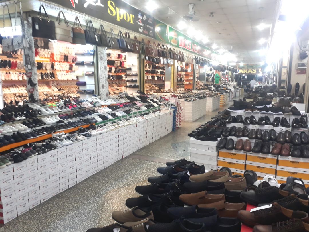 Ayakkabıcı esnafı eski günlerini arıyor