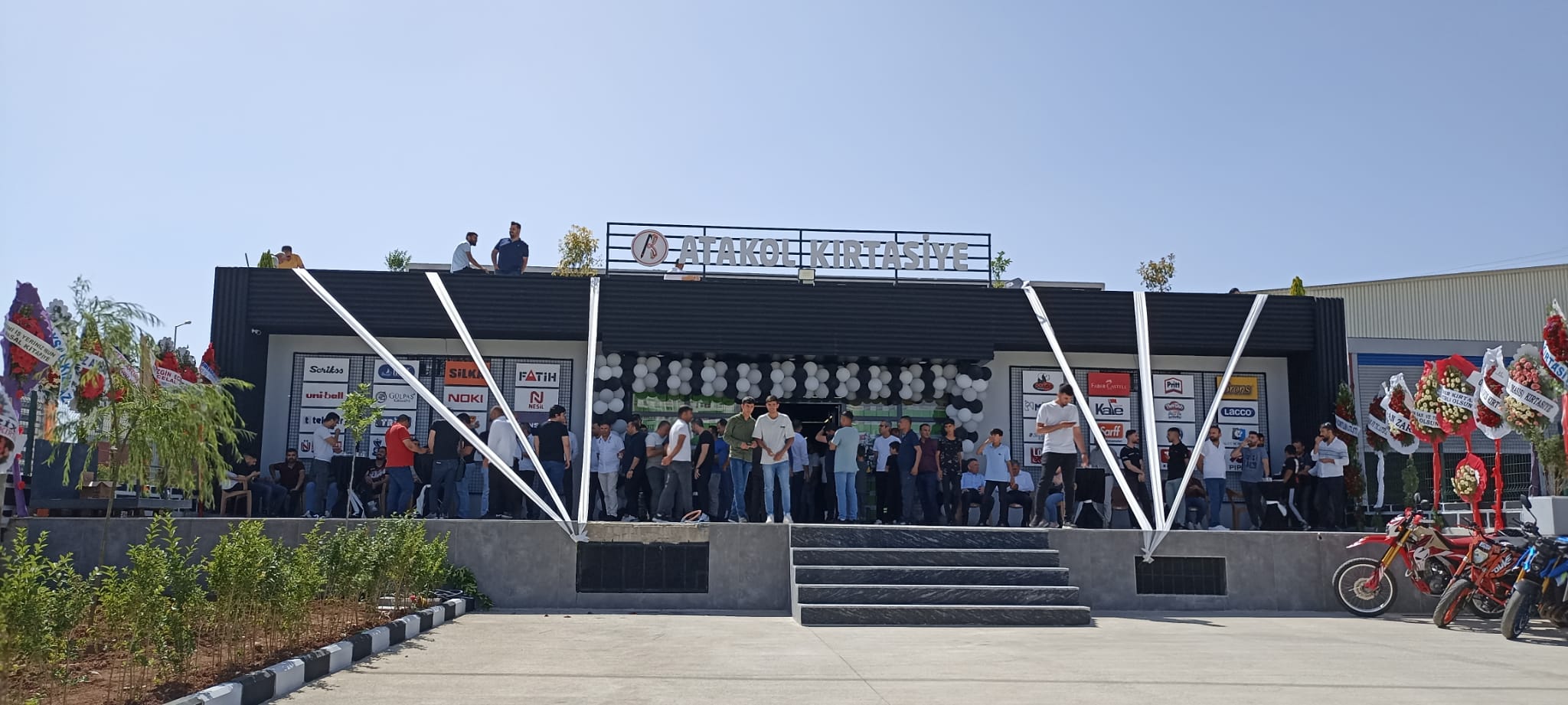 Bölgenin en büyük kırtasiye mağazası açıldı