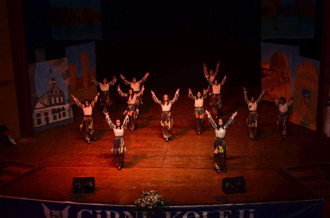 GİRNE KOLEJİ, YIL  SONU GÖSTERİSİYLE GÖZ DOLDURDU