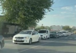 Mesire alanında araç kuyruğu 20 kilometreyi aştı