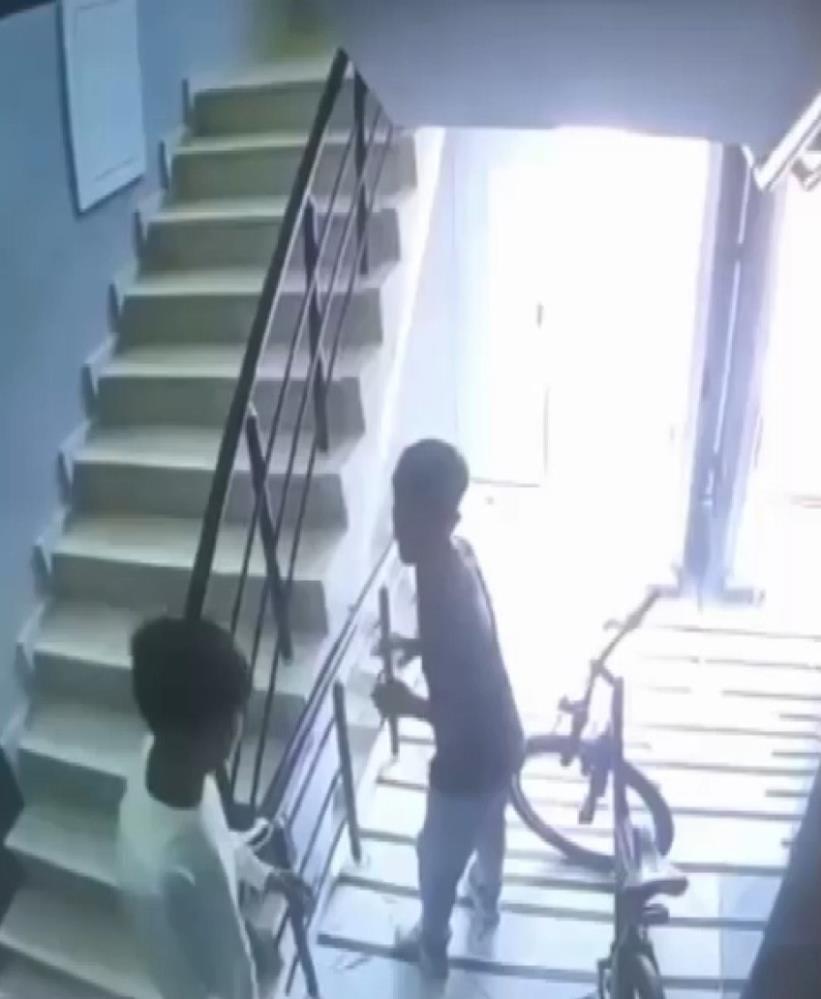 Küçük hırsızlar işbaşında