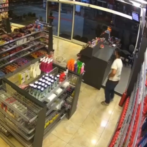 Market kasasından para çaldı