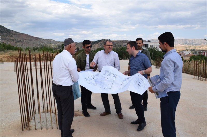 Merkez cami ve külliye binasını inceledi