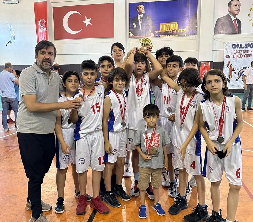Minik basketbolcularda ‘Gençlik’ şampiyonluğu kaptı