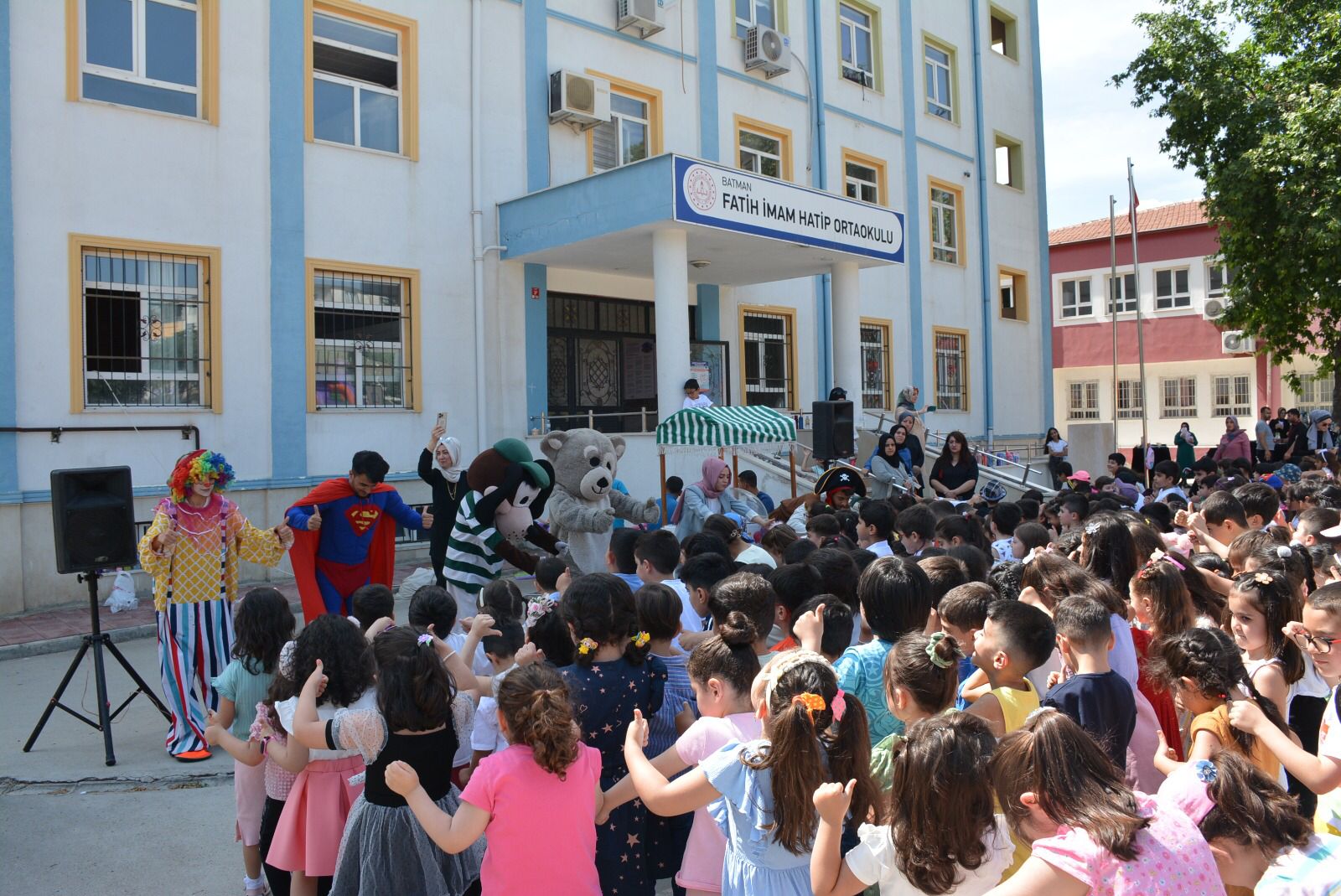 Miniklerden yılsonu etkinliği