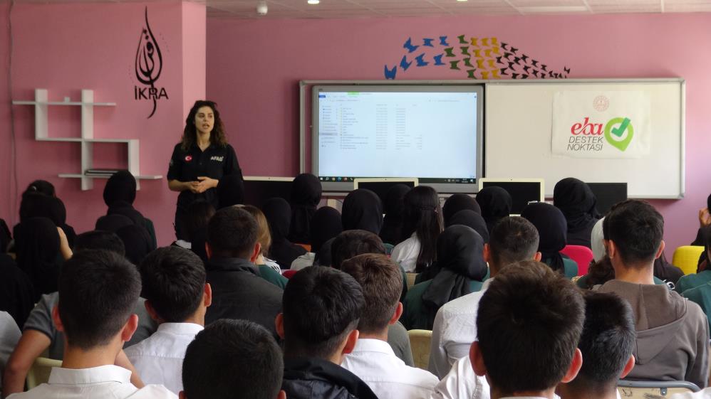 Öğrencilere deprem tatbikatı