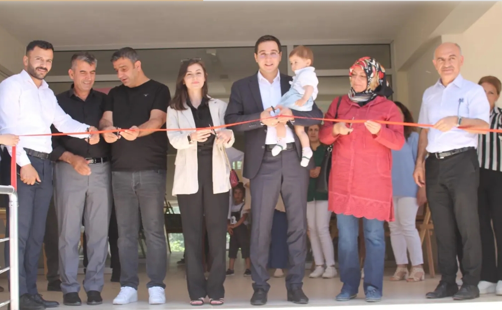 Öztaş, yılsonu sergisine katıldı