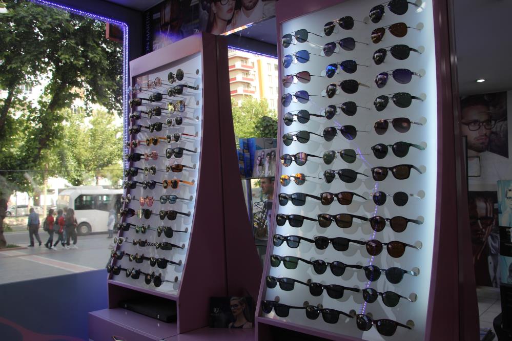 UZMANLARDAN ‘SAHTE GÖZLÜK’  UYARISI