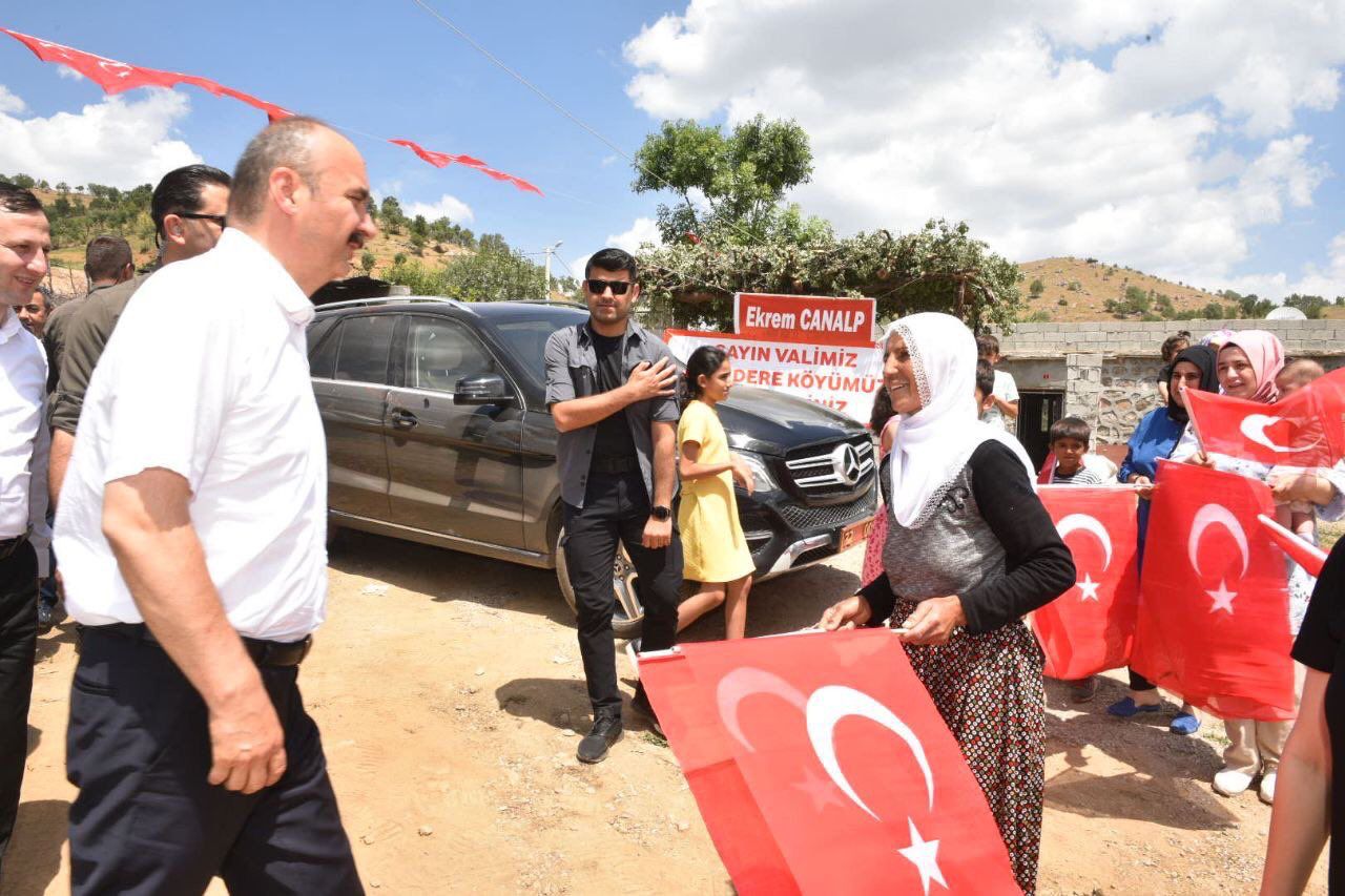 VALİ CANALP, KOZLUK’A ÇIKARMA YAPTI