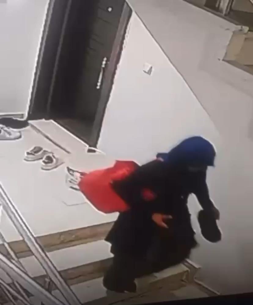 Apartmana giren dilenci ayakkabı çaldı