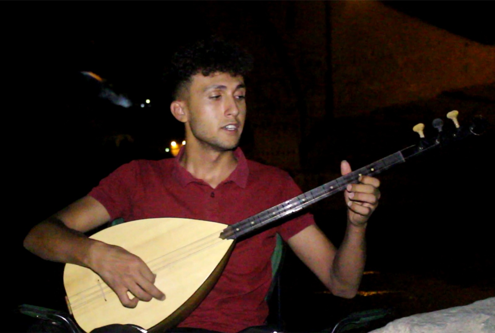 Bağlamayı kurs almadan öğrendi