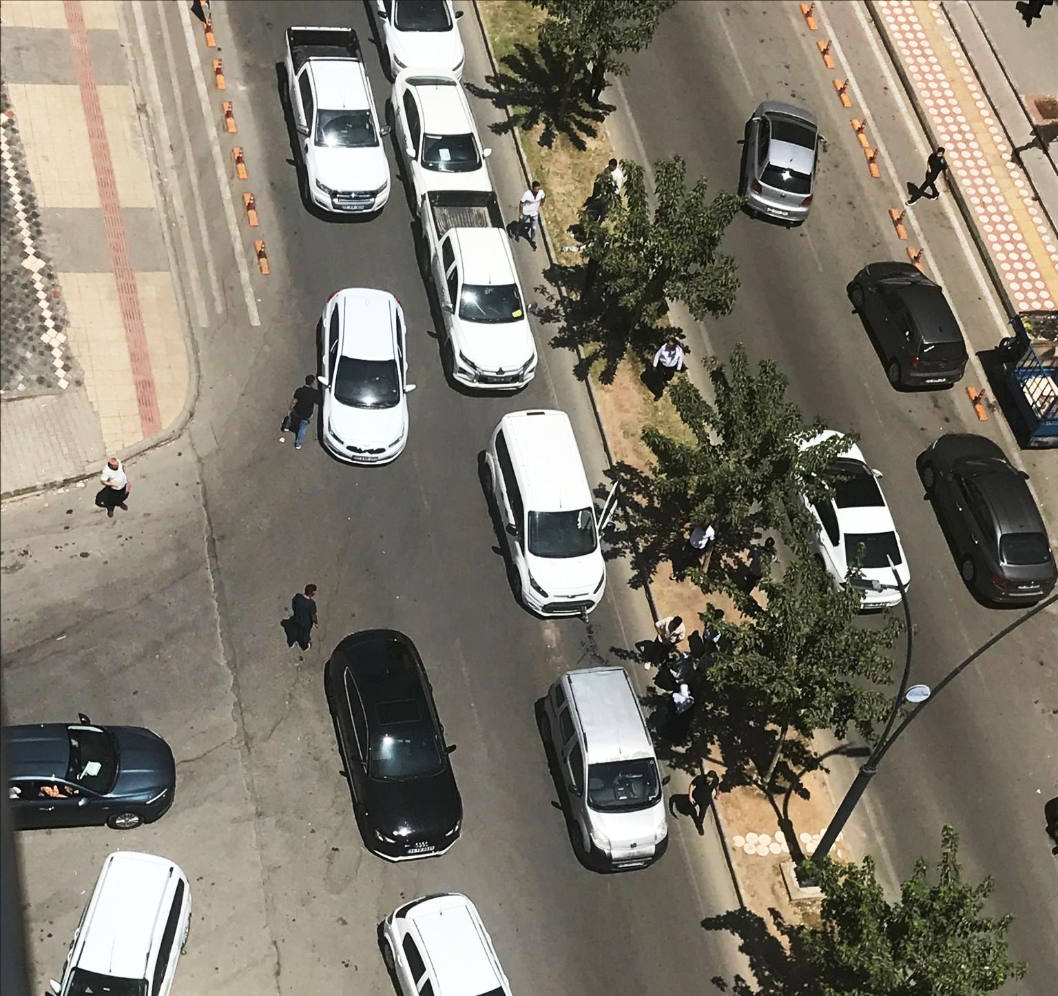 Belde mahallesinde 5 araçlı zincirleme kaza!