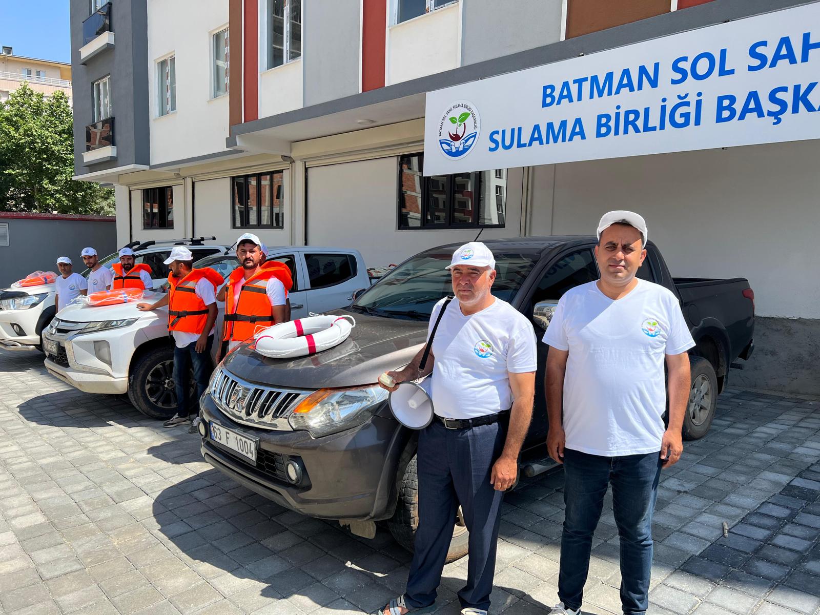 Cankurtaran malzemesi dağıttılar