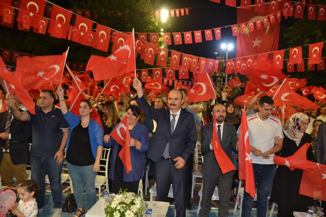 Demokrasi nöbeti tutuldu