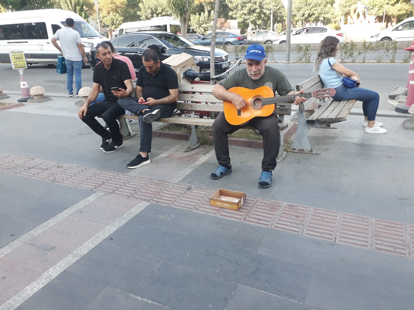 El arabacısıydı, sokak müzisyeni oldu
