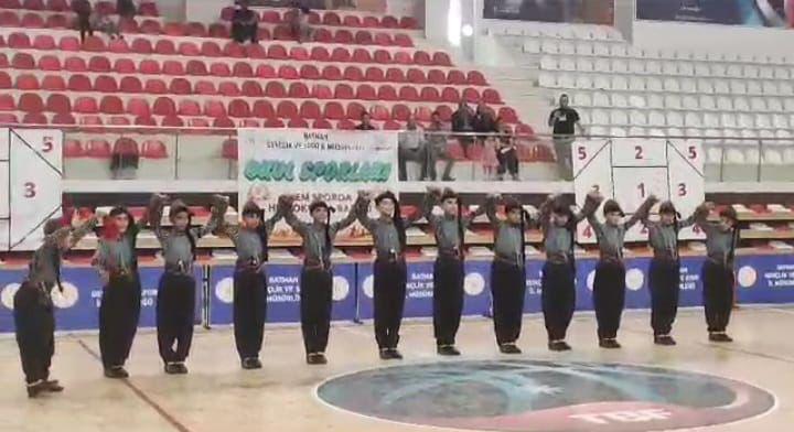 Folklorcuların gözü Vali Canalp’te