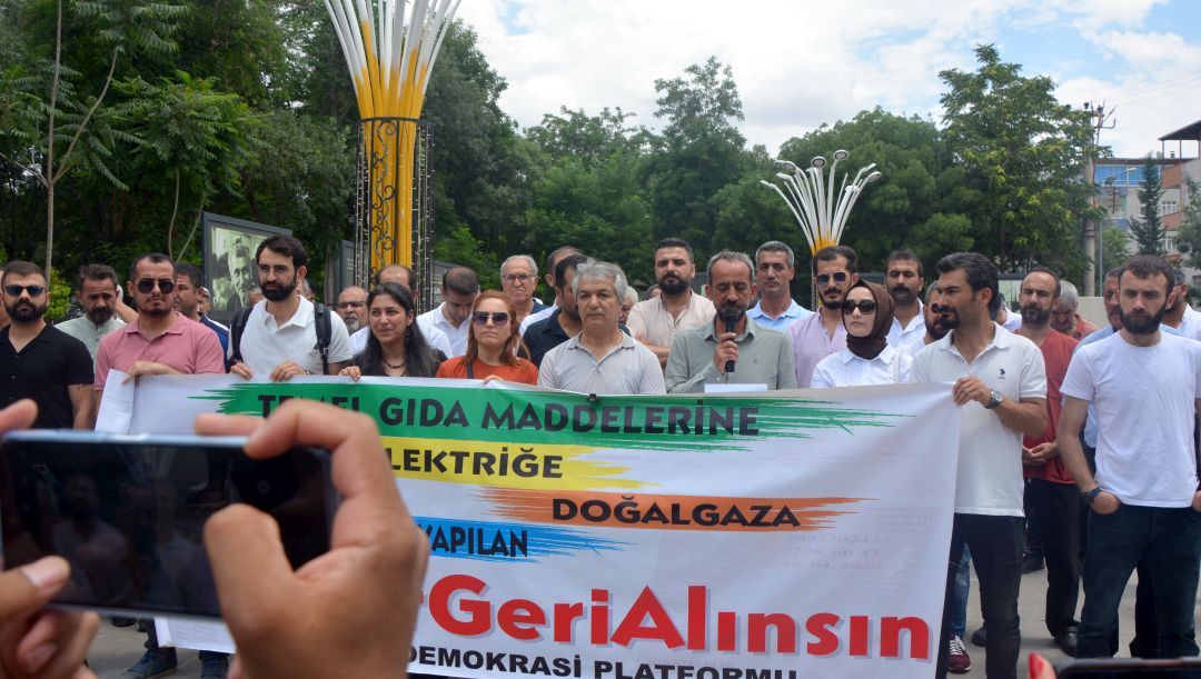 “Halkı yoksullaştıran politikalardan vazgeçin”