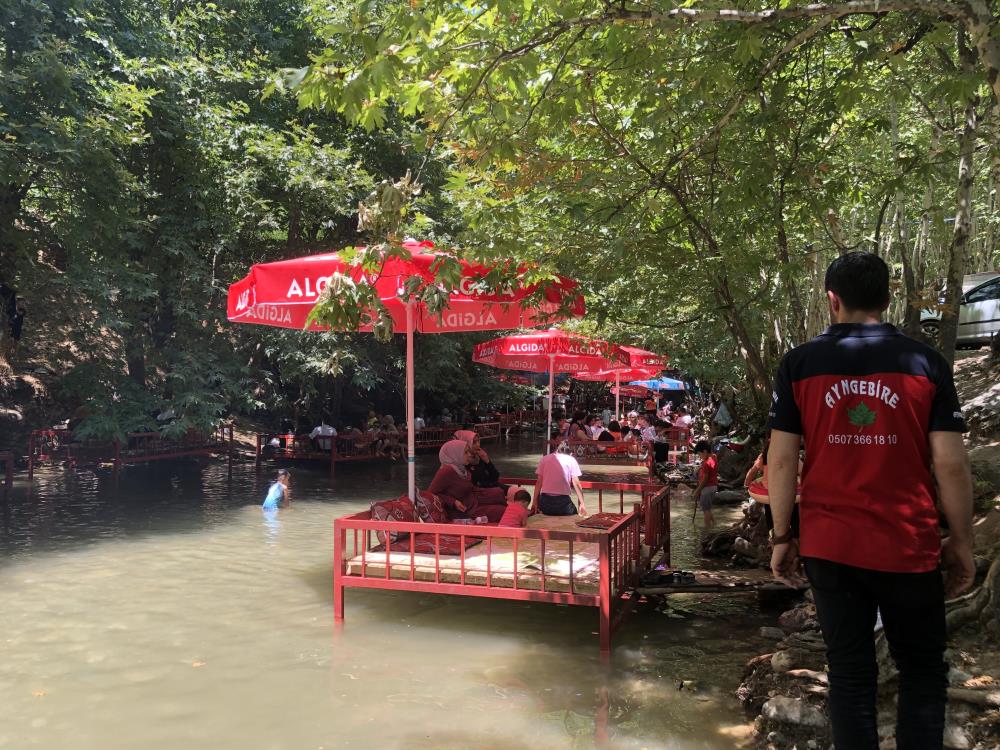 Havalar ısınınca piknik alanlarına koştular