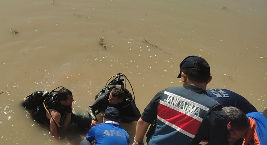 Balık tutarken boğuldu