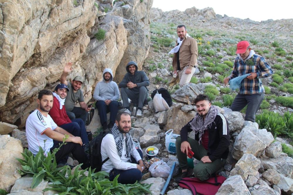 Mereto dağında kar yiyerek serinlediler