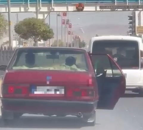 Otomobil tehlike saçtı