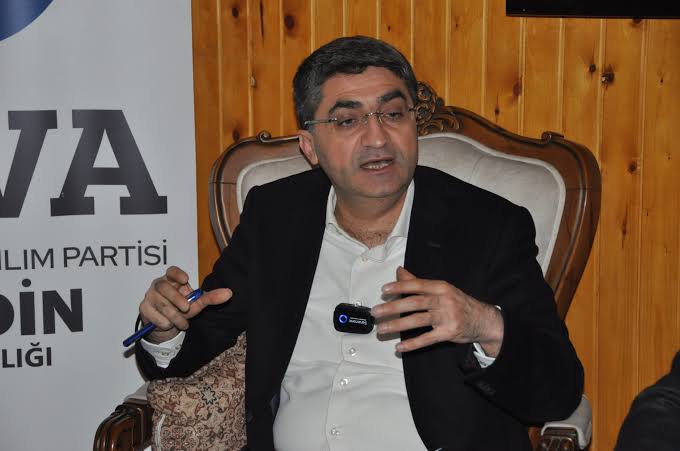 “Özgürlükler kısıtlanıyor”