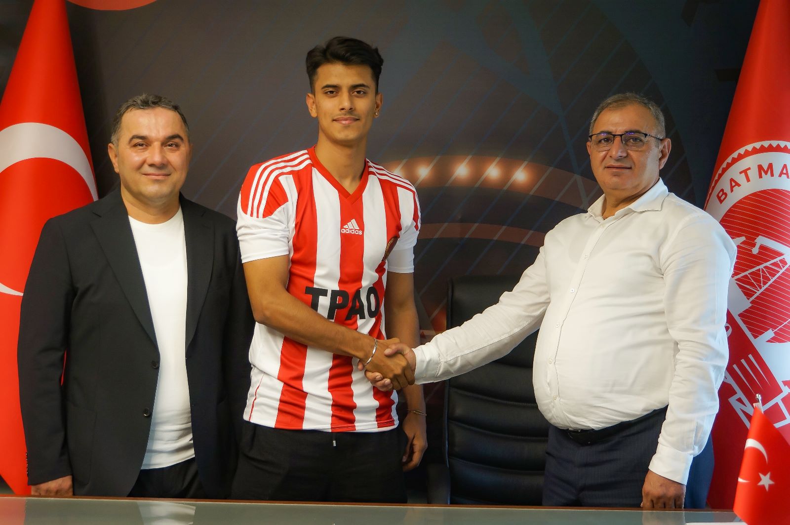 Petrol’de transferlere devam