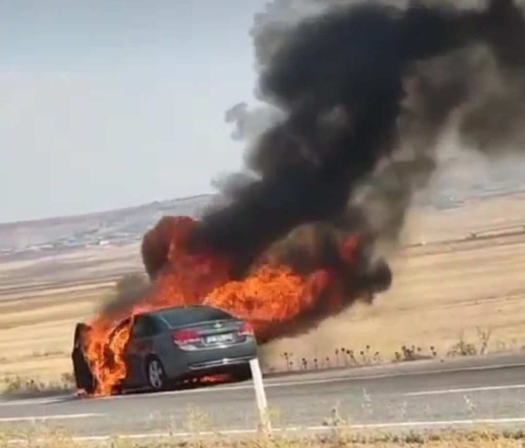 Seyir halinde alev aldı