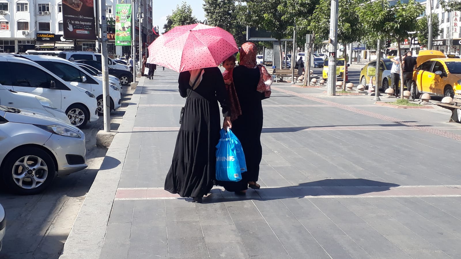 Sıcak havaya şemsiye çözümü