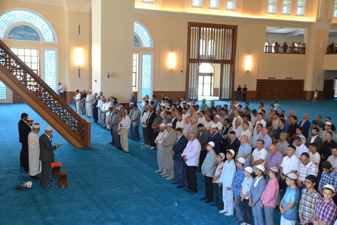 Üç dilde mevlit okutuldu