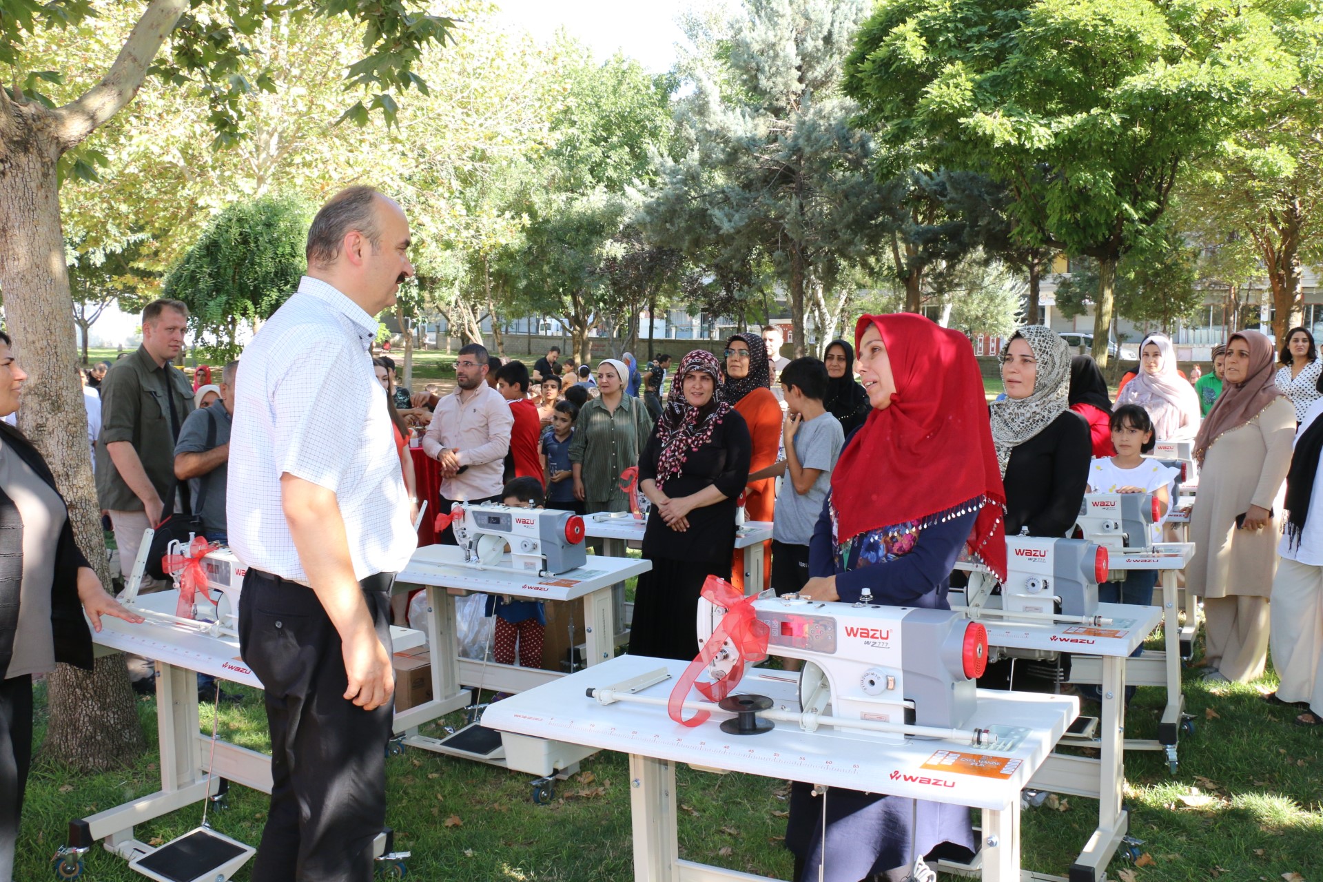 20 Kadına dikiş makinesi desteği