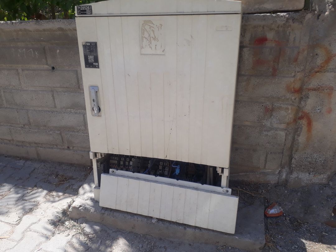 Açık panolar tehlike saçıyor