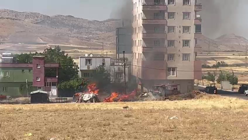 Boş arazide çıkan yangın söndürüldü