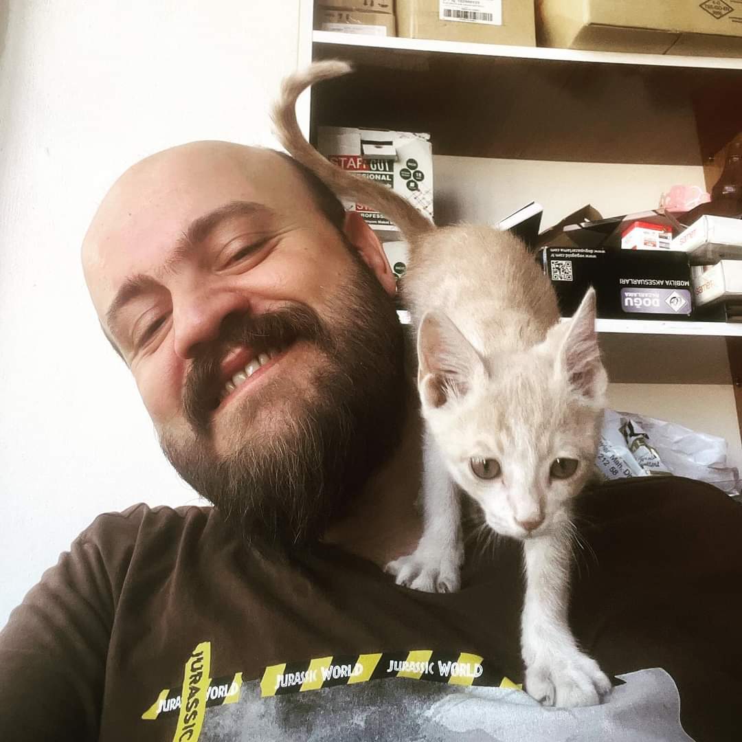 Doğum gününü tek başına kutladı